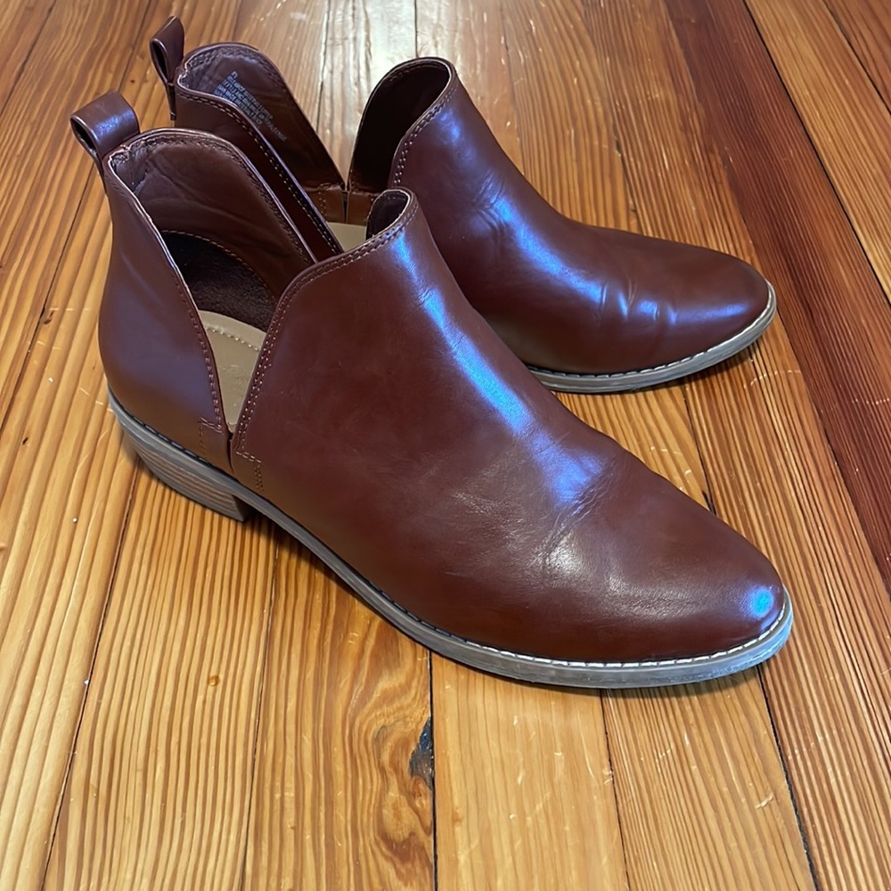 Brown booties universal thread